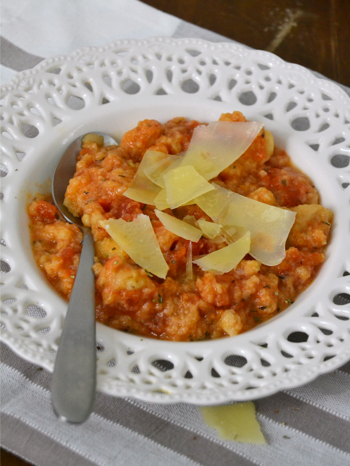 Tomates al horno con queso parmesano