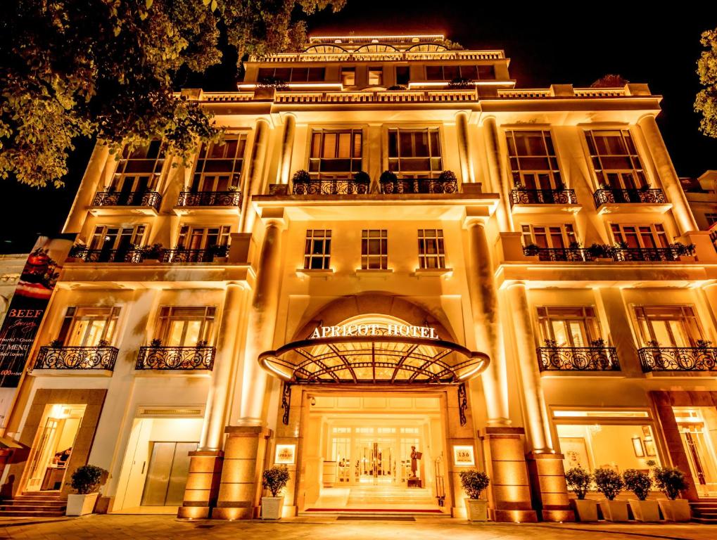 10. Apricot Hotel