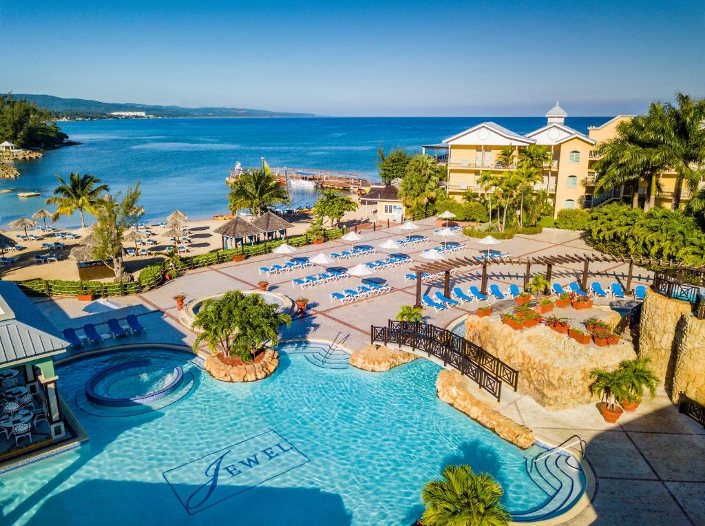 8. Paradise Cove Hotel