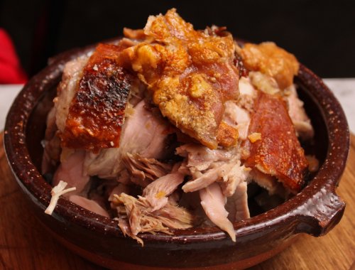 Cochinillo asado con salsa de vino tinto