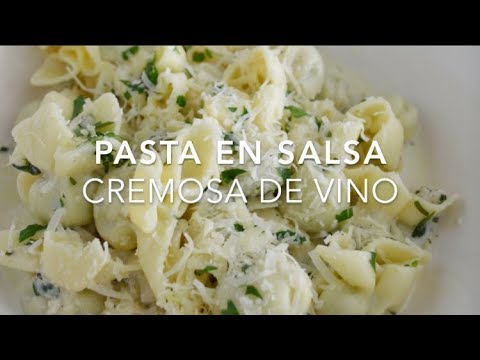Ravioli de pollo con salsa de champiñones y vino blanco