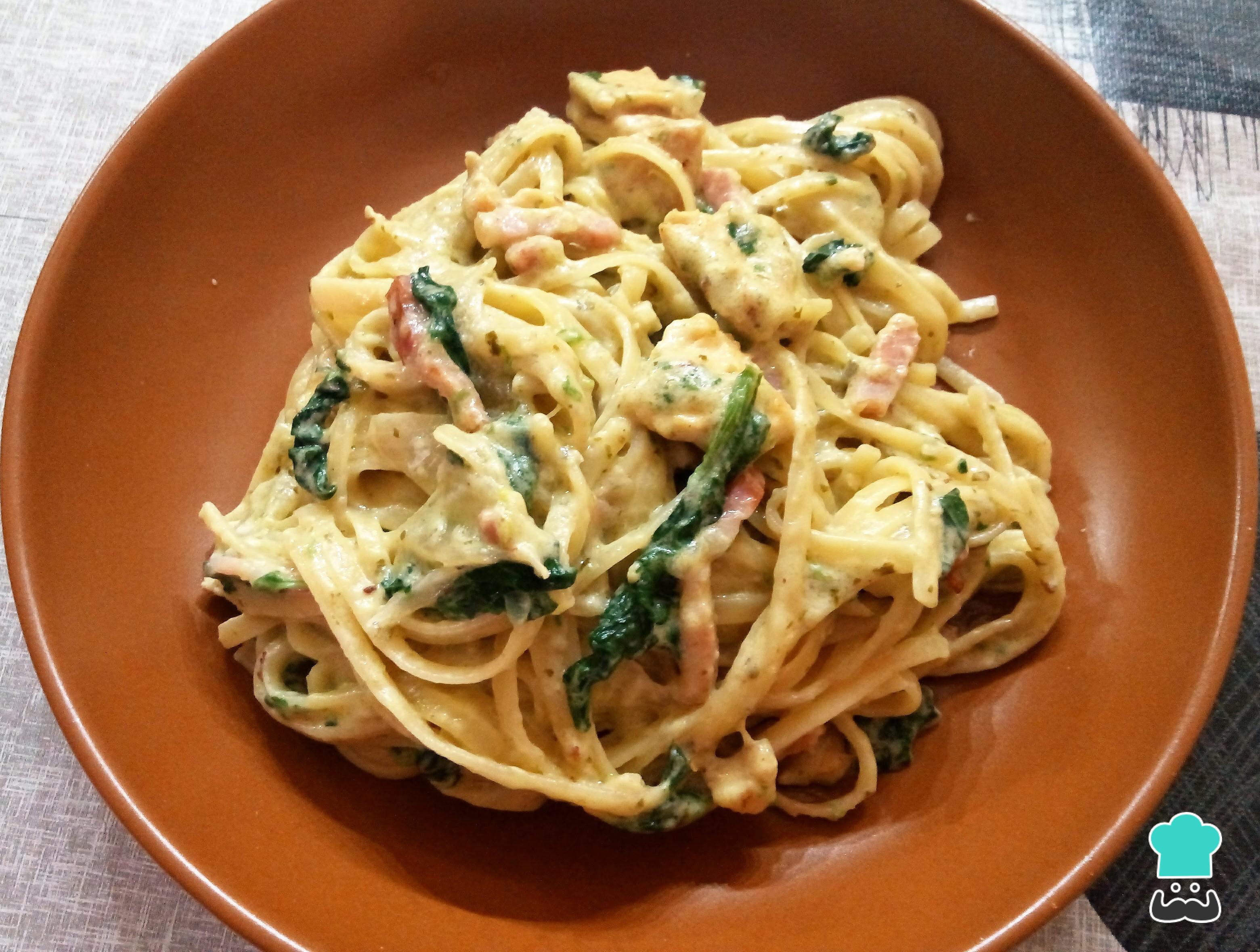 Ravioli de pollo y pesto