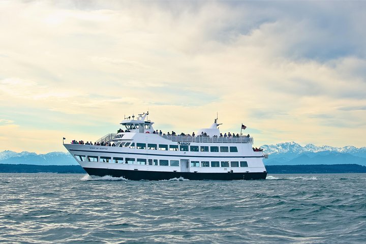 Go on a harbor cruise