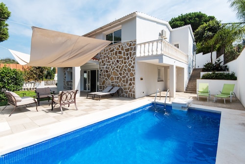 Spacious Villa with Tennis Court