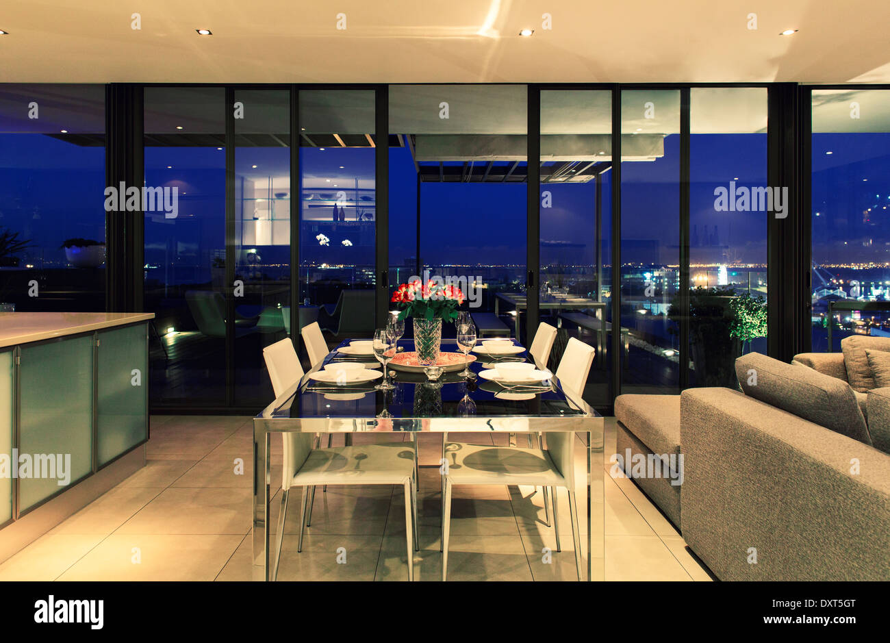 Modern Penthouse with Panoramic Views