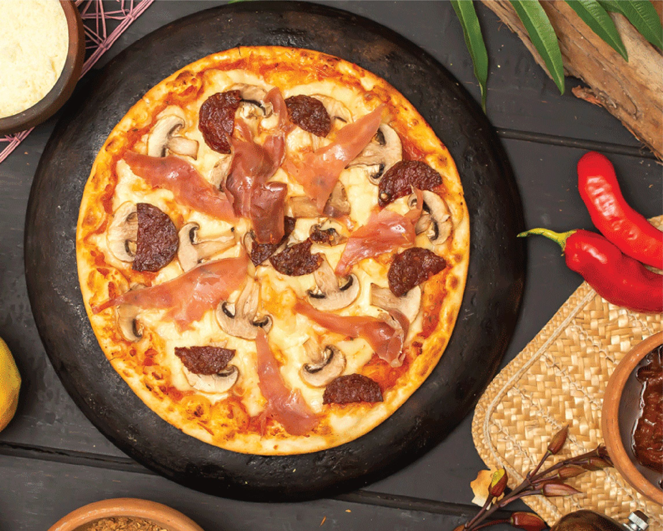 Pizza Capricciosa con Aceitunas Verdes y Salami