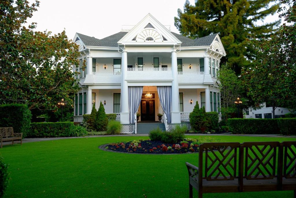 The White House Inn