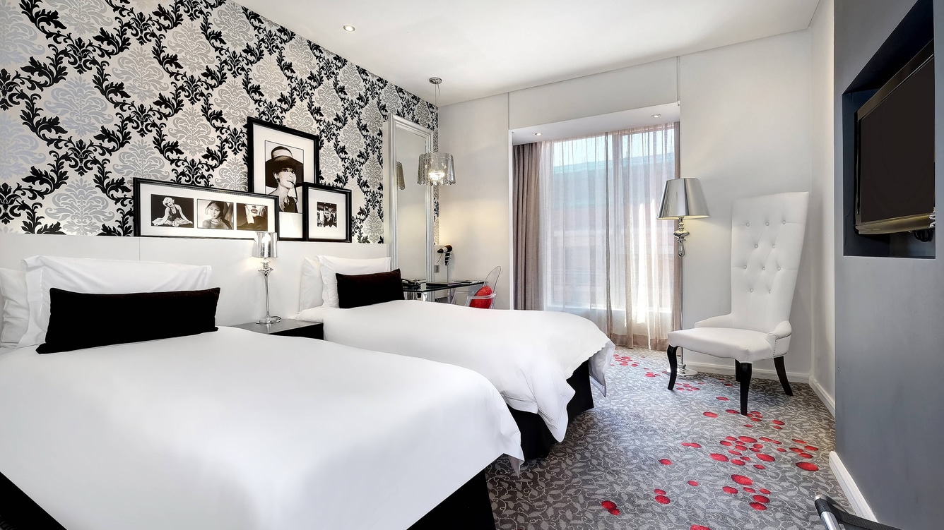 Hotel E
