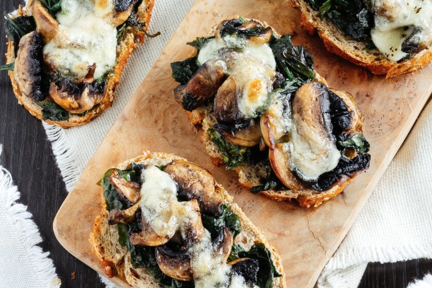 Bruschetta de champiñones y espinacas