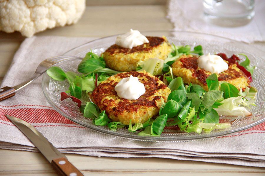 Pizza de gorgonzola y espinacas con nueces de Martha Stewart