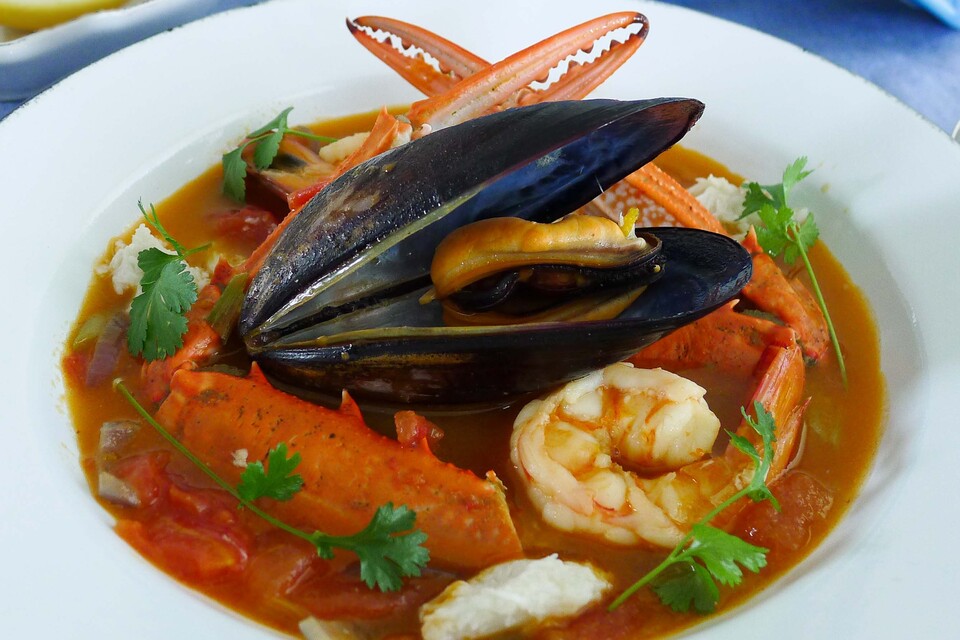 Sopa de mariscos estilo francés