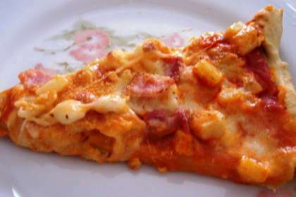 Pizza de patatas y bacon con masa de patata