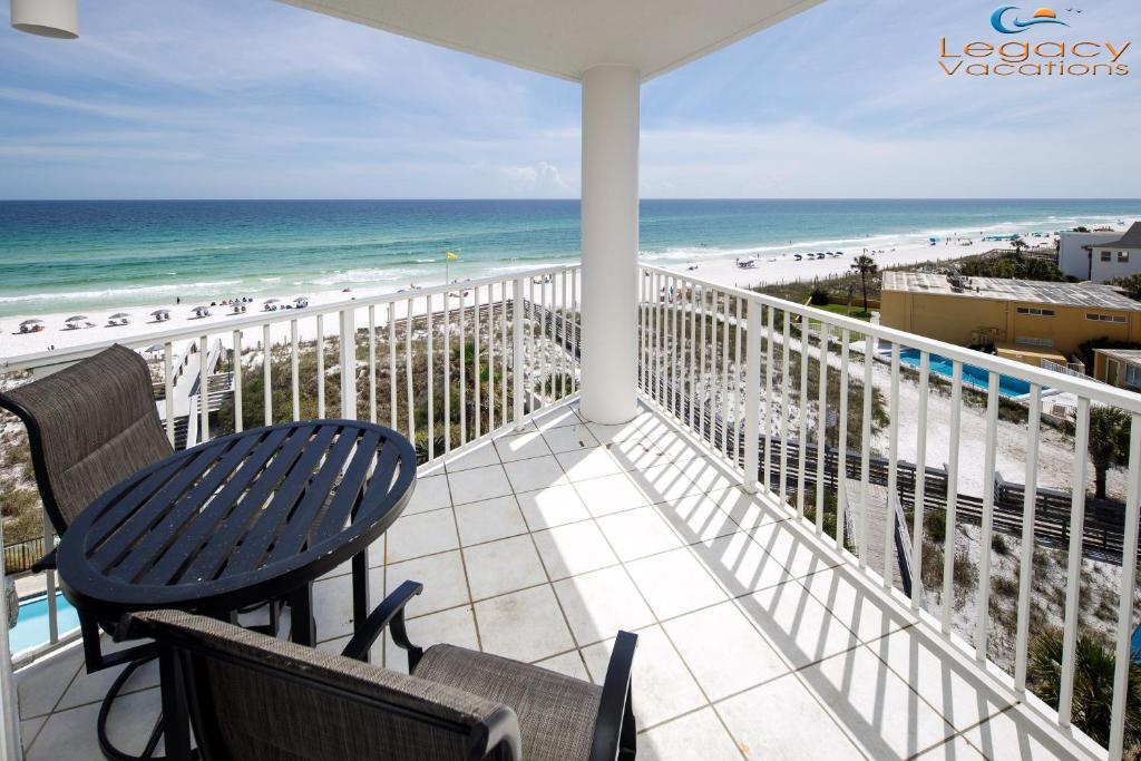 Beachfront Studio with Spectacular Views