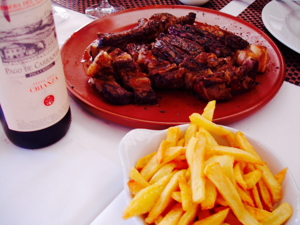 Chuletón de buey a la parrilla con alioli de hierbas