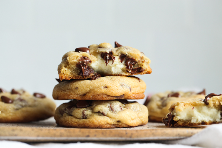 Cheesecake Stuffed Cookies