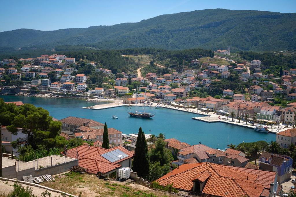 Villa Jelsa Bay