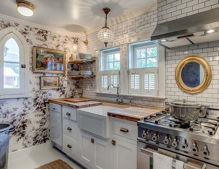 Quaint Charm: Vintage Farmhouse Kitchen