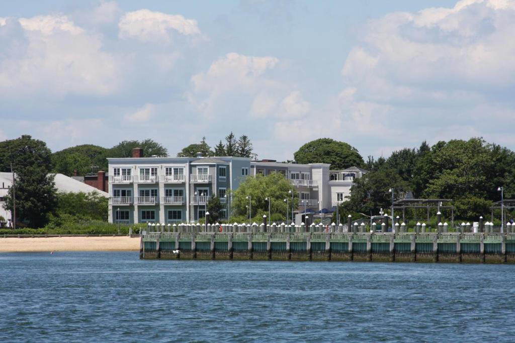 Harborfront Inn