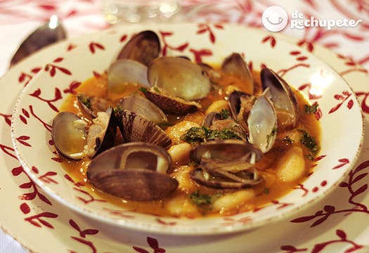 Receta de Pochas con almejas y chorizo