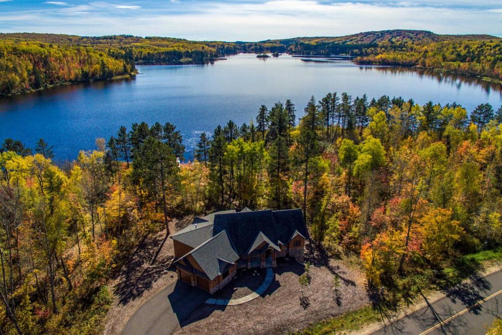 Lakefront Golf Retreat