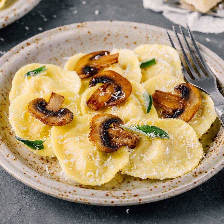 Ravioli de champiñones y queso de cabra