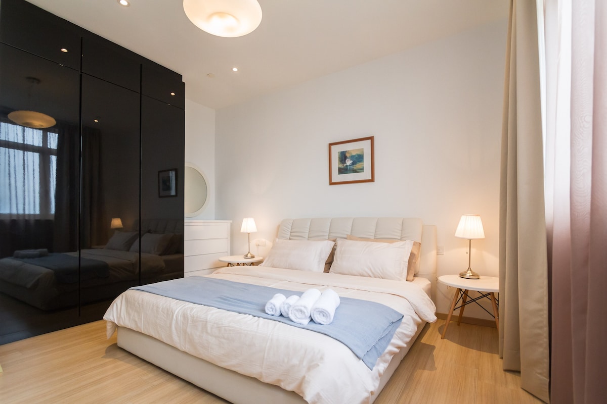 Island Plaza Parking