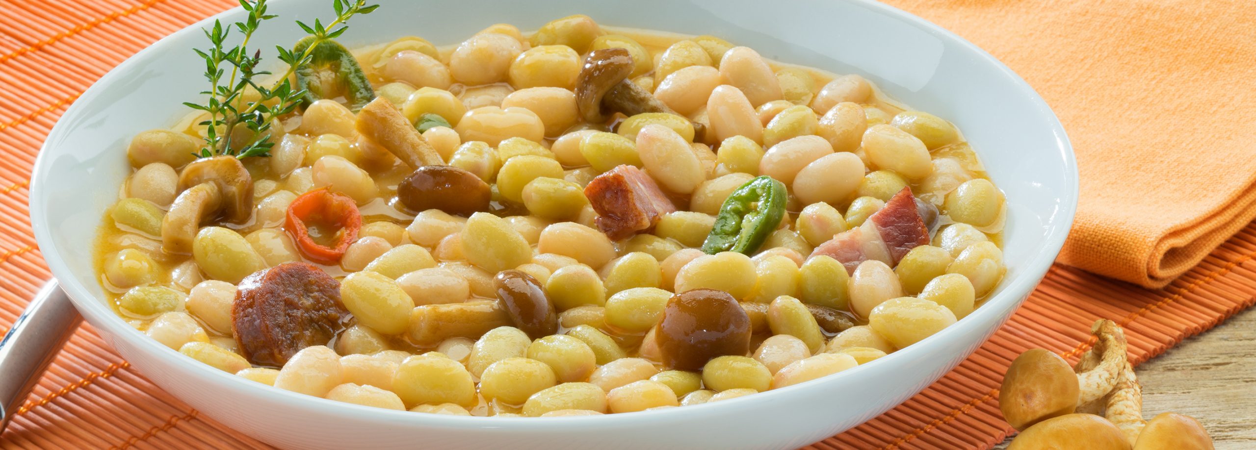 Receta de Pochas con chorizo y setas