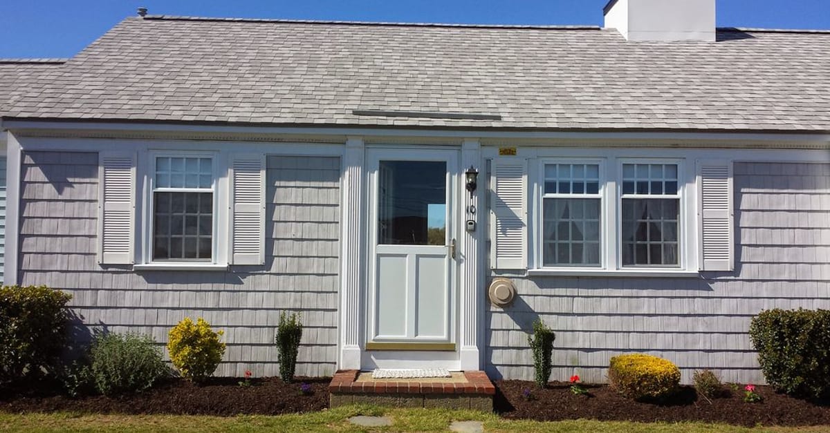 Quaint Cottage Steps Away from the Beach