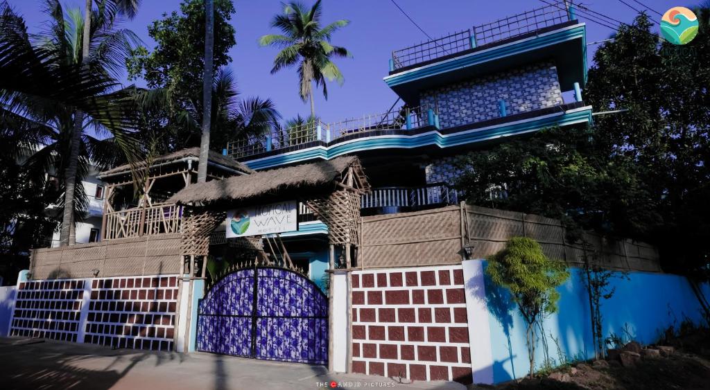 Tropical Waves Hotel