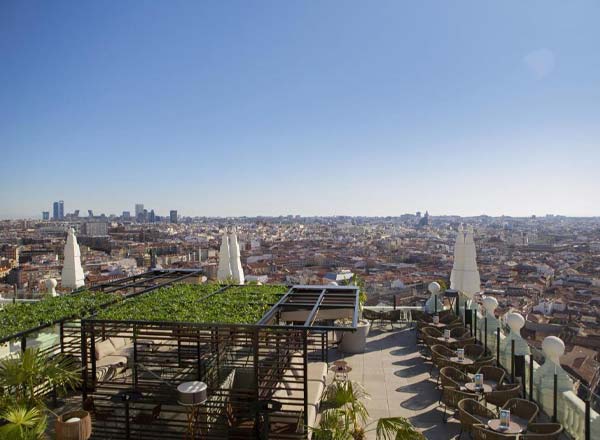 Spacious Villa with Panoramic Terrace