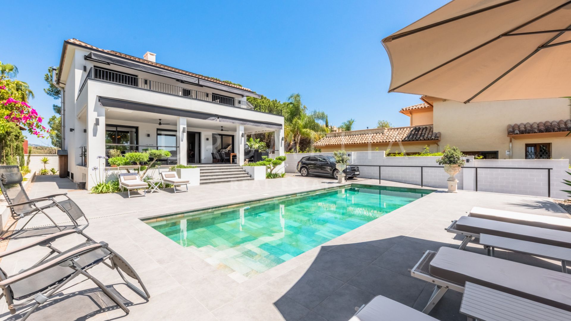 Modern Villa with Panoramic Views
