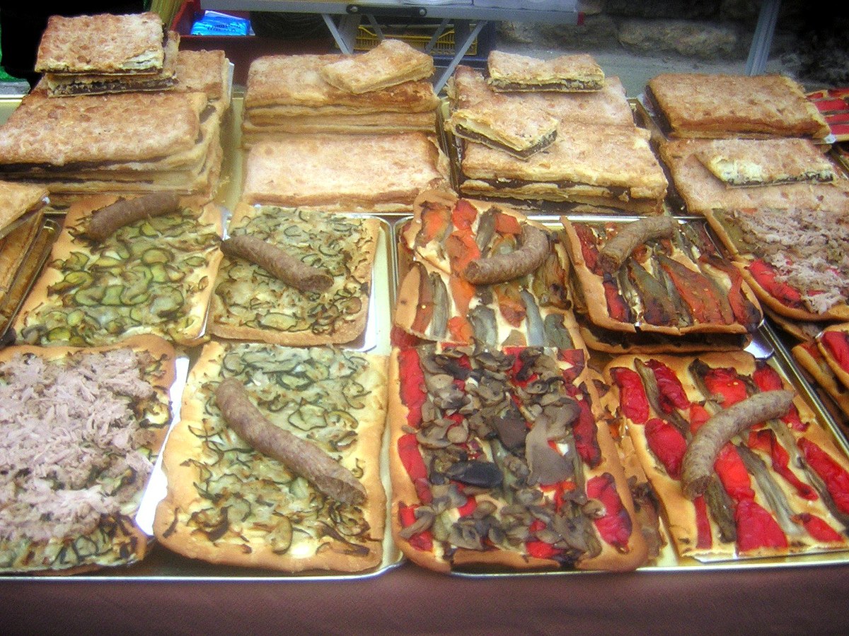 Coca de recapte con pollo y champiñones
