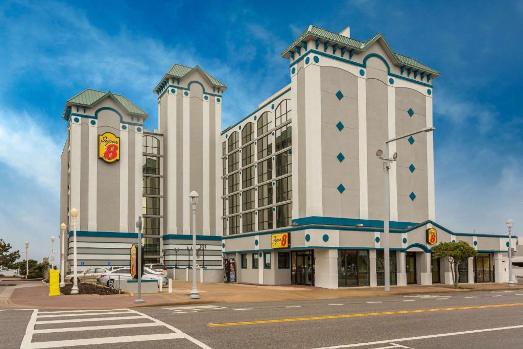 Beachfront Hotel 8
