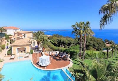 Spacious Villa with Panoramic Terrace