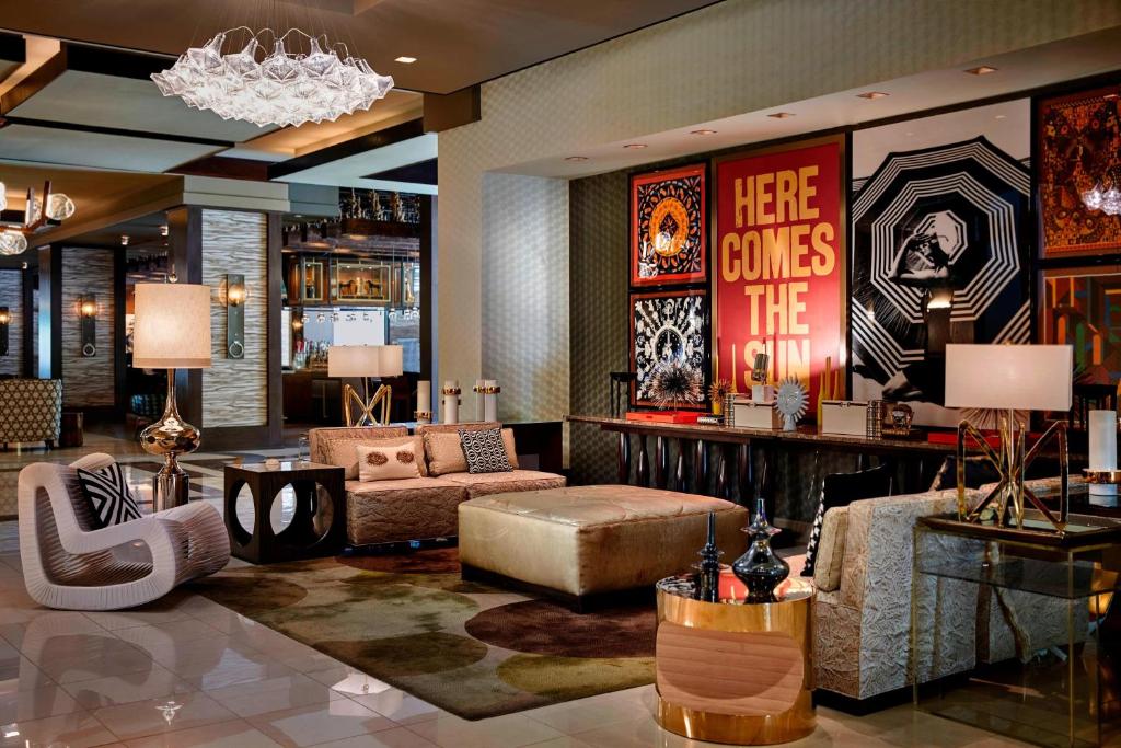 6. Renaissance Phoenix Downtown Hotel