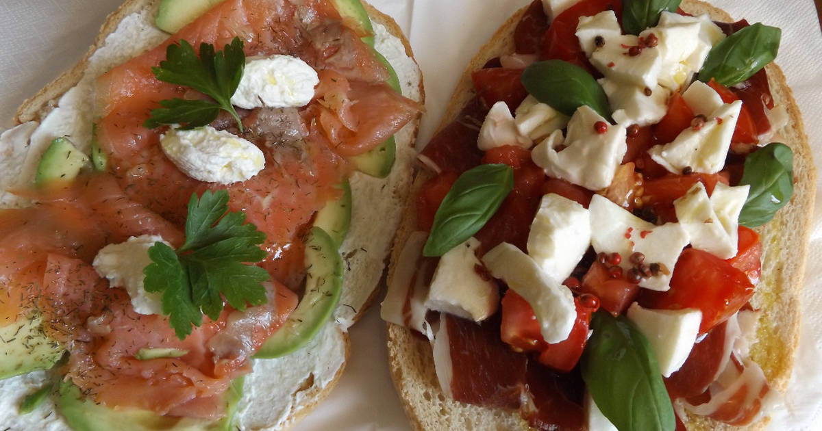 Bruschetta de aguacate y salmón ahumado