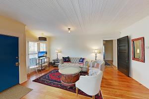 Pet-Friendly Apartment near Nature Trails