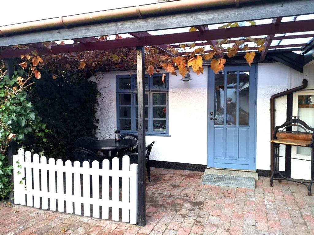 Cosy Cottage with Garden