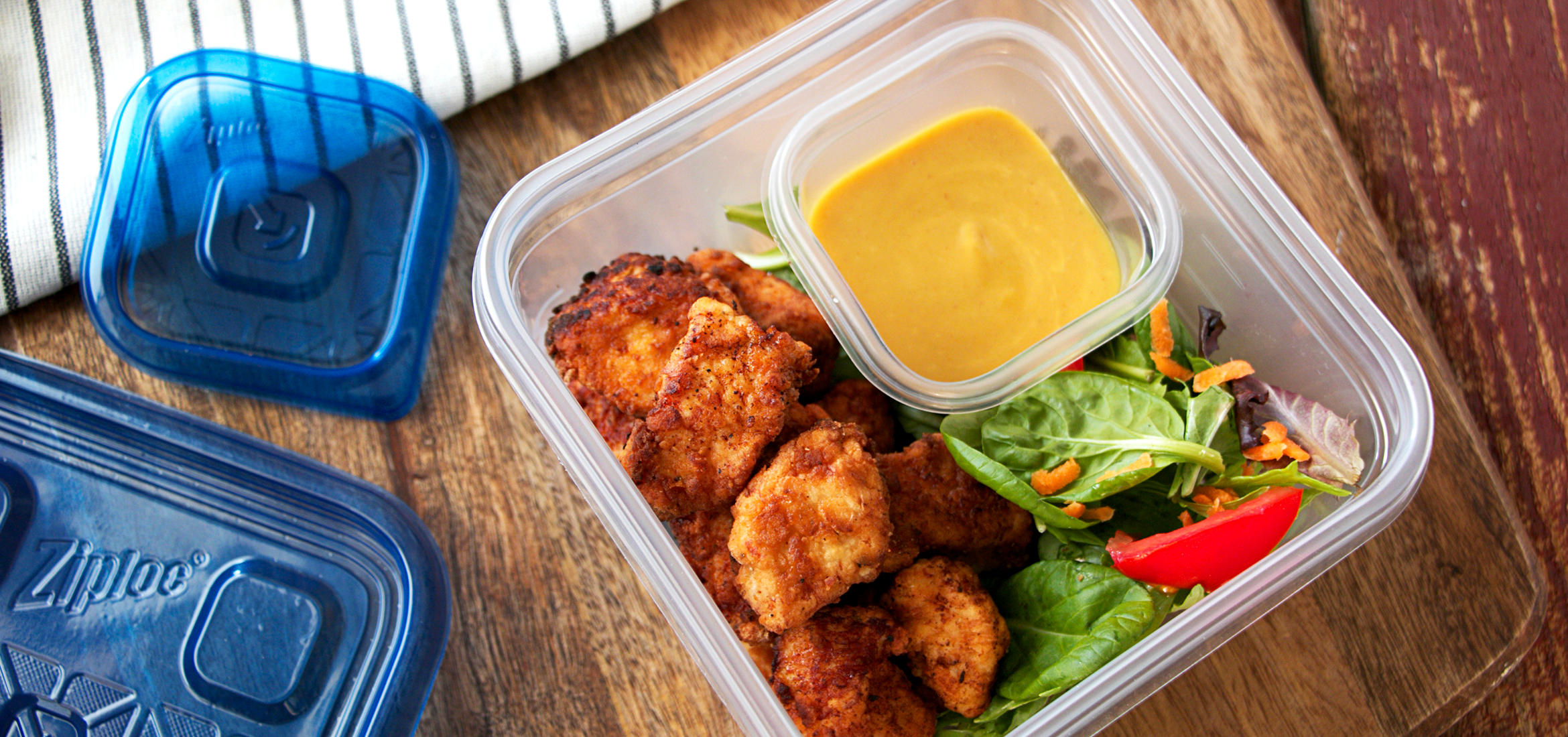 Croquetas de pollo con salsa de miel y mostaza