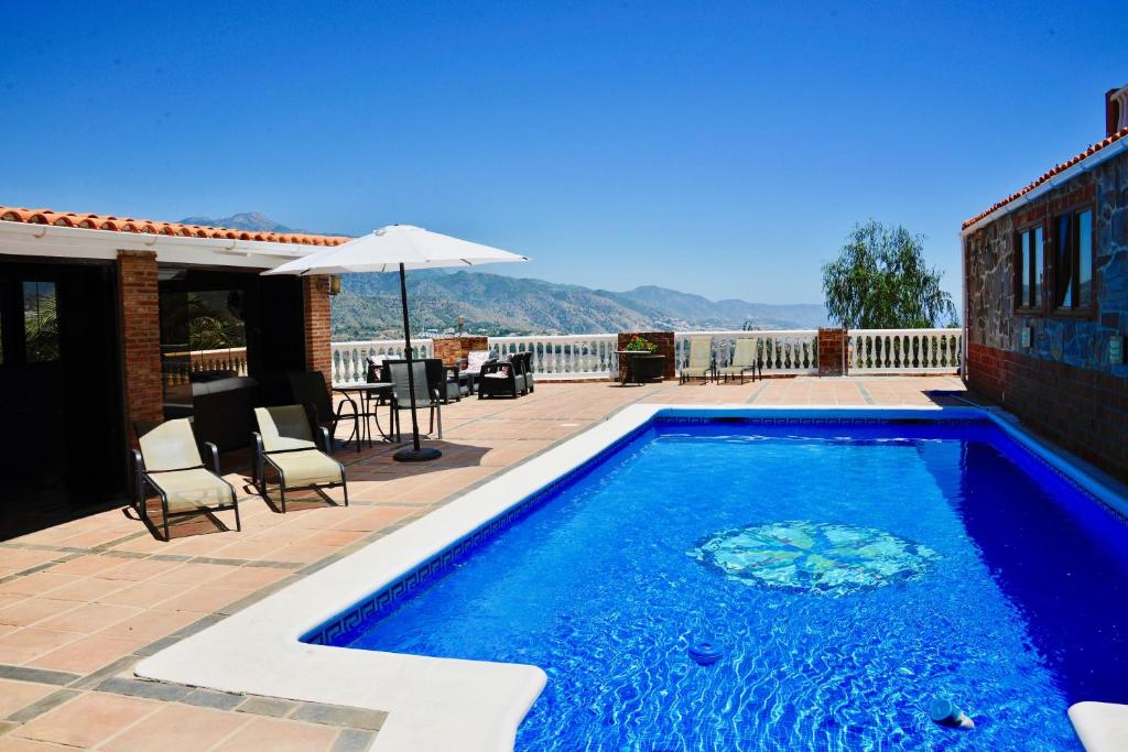 Villa with Private Tennis Court