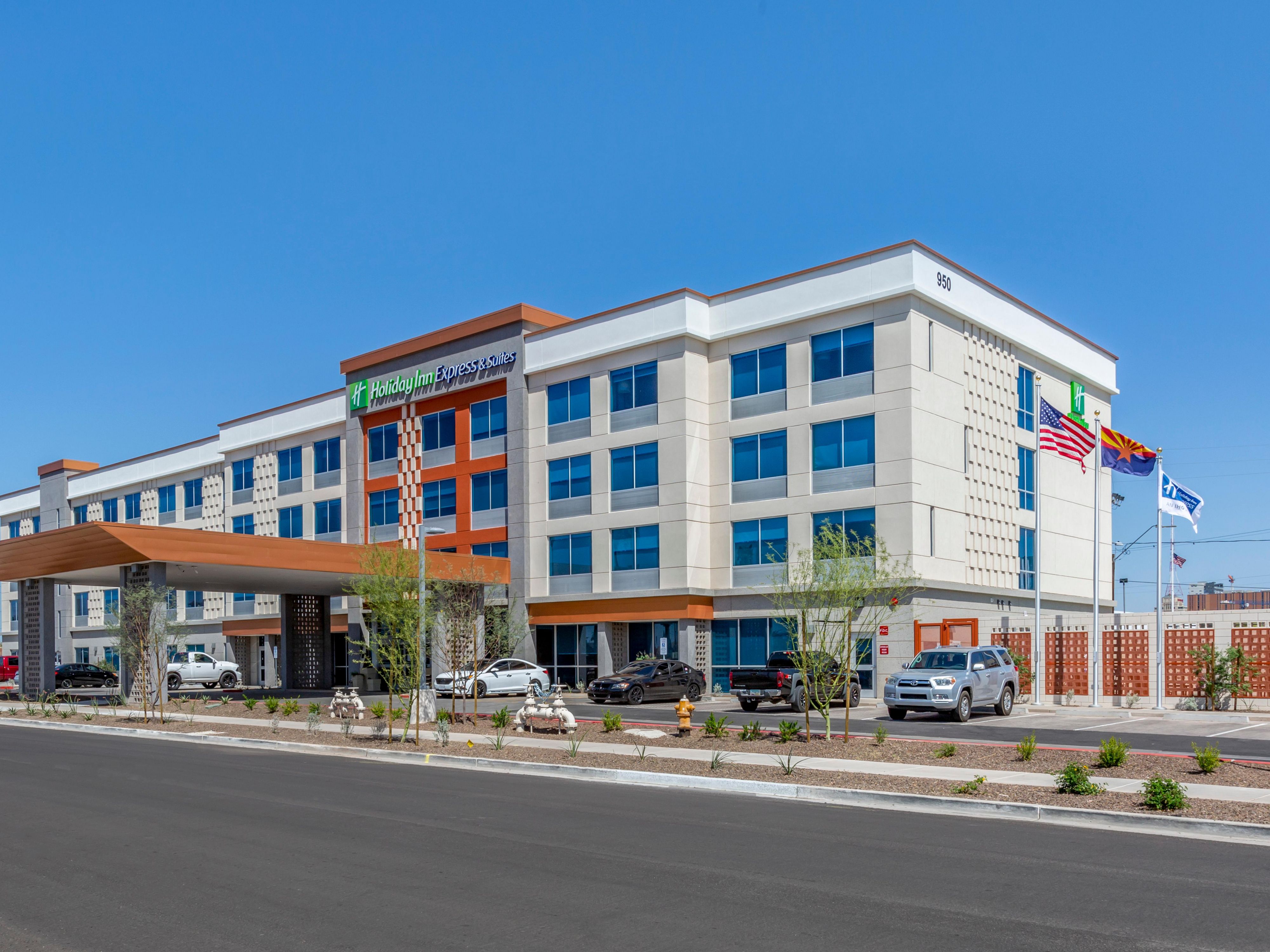 10. Holiday Inn Express & Suites Phoenix Downtown - Ballpark