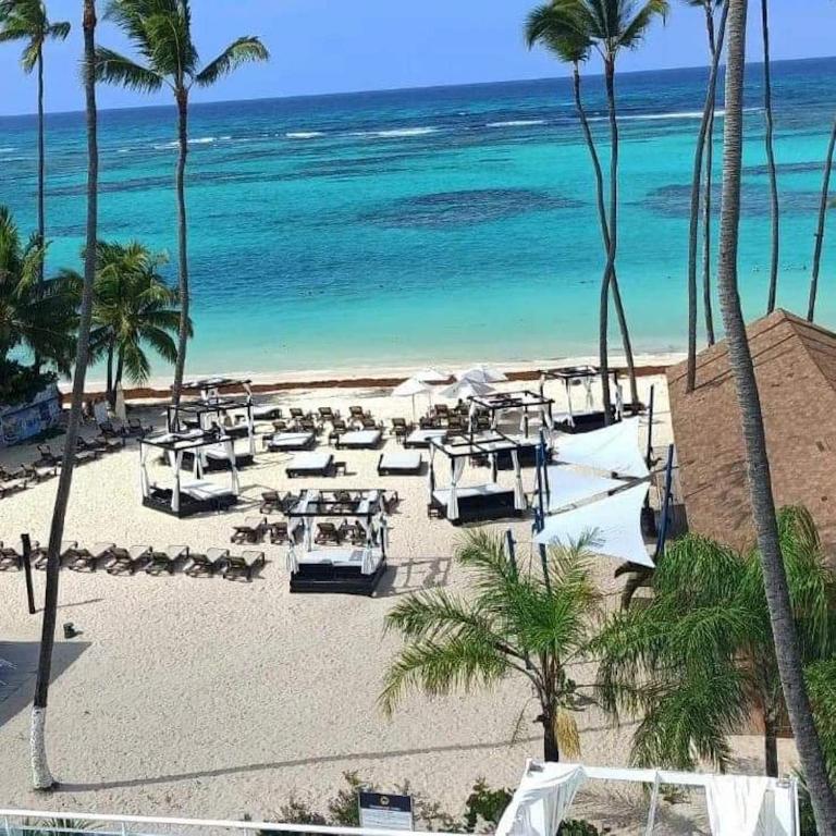 Beachfront Townhouse with Private Beach Access