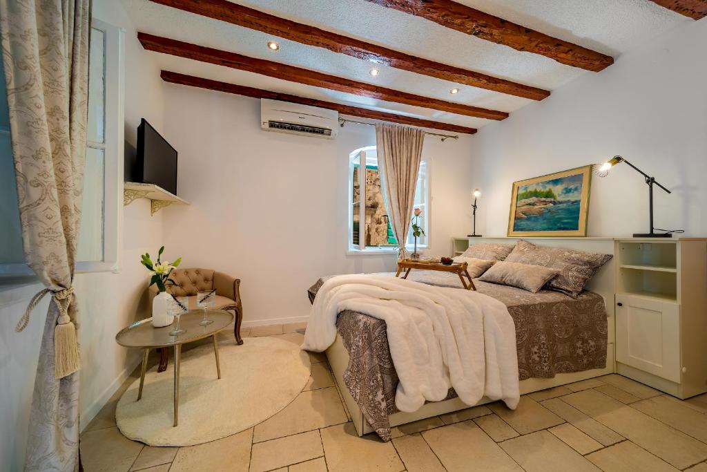 Charming Old Town Apartment