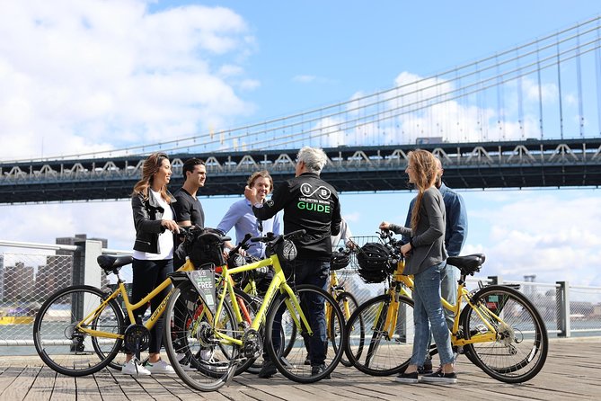 Paseo en bicicleta por el puente de Brooklyn