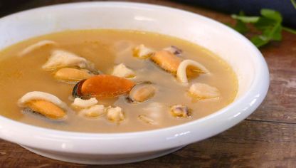 Sopa de pescado con calamares