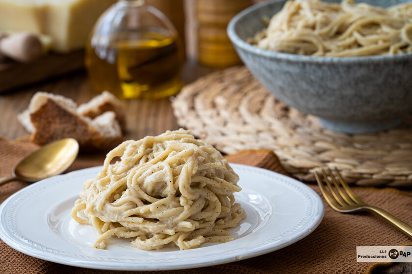 Cacio e Pepe con pasta de lentejas
