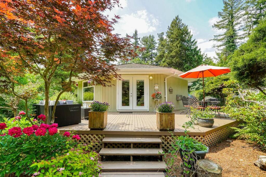 Quaint Cottage with Garden Oasis
