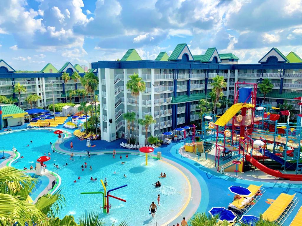 8. Holiday Inn Resort Orlando Suites - Waterpark