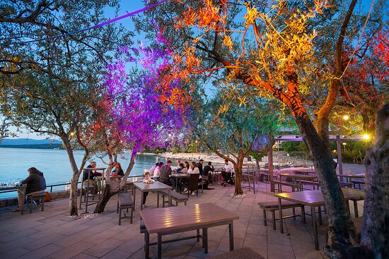 Explore the Malinska Promenade