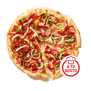 Pizza de patatas y bacon con cebolla caramelizada